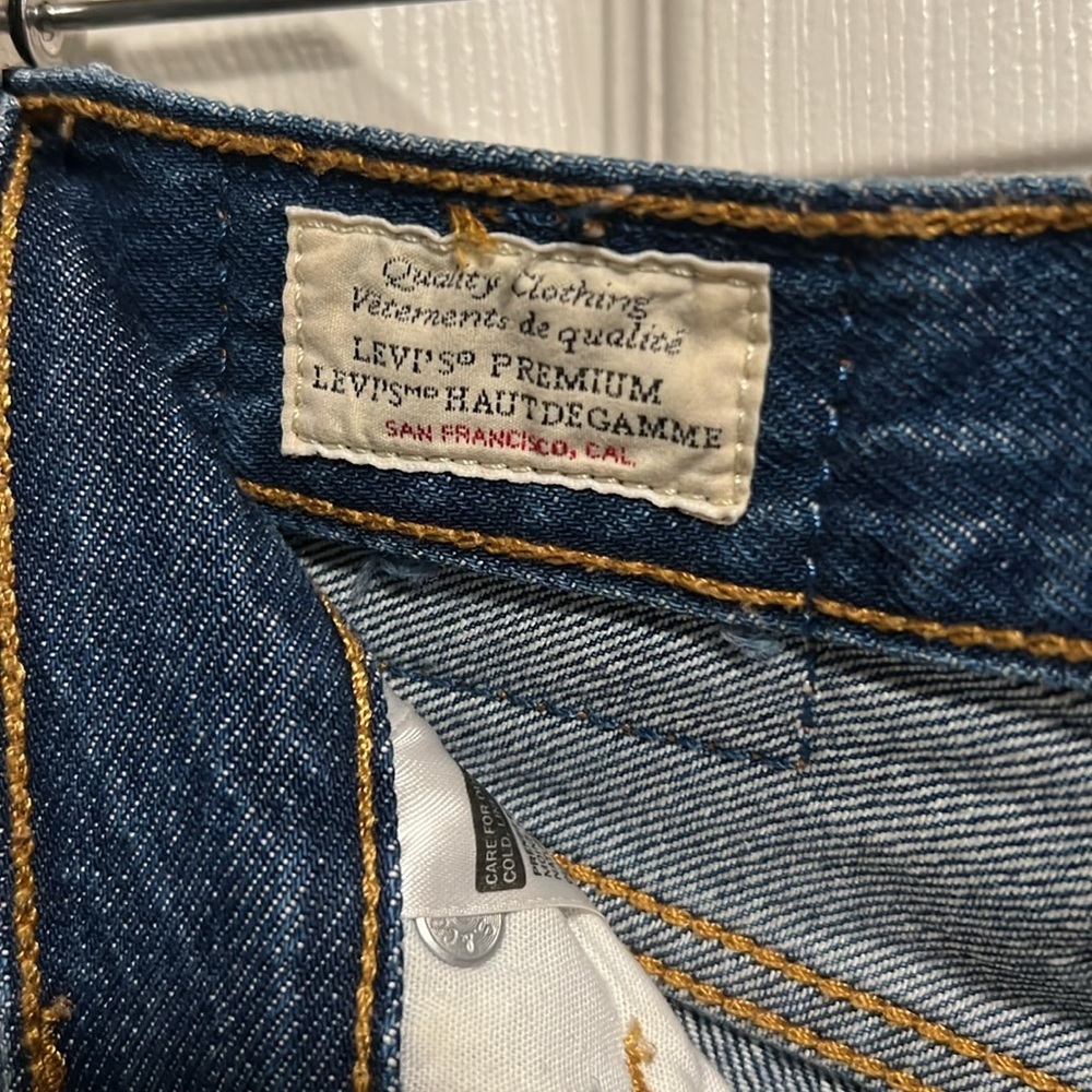 Classic Levi Blue Denim 501 Jeans - Picture 5 of 9
